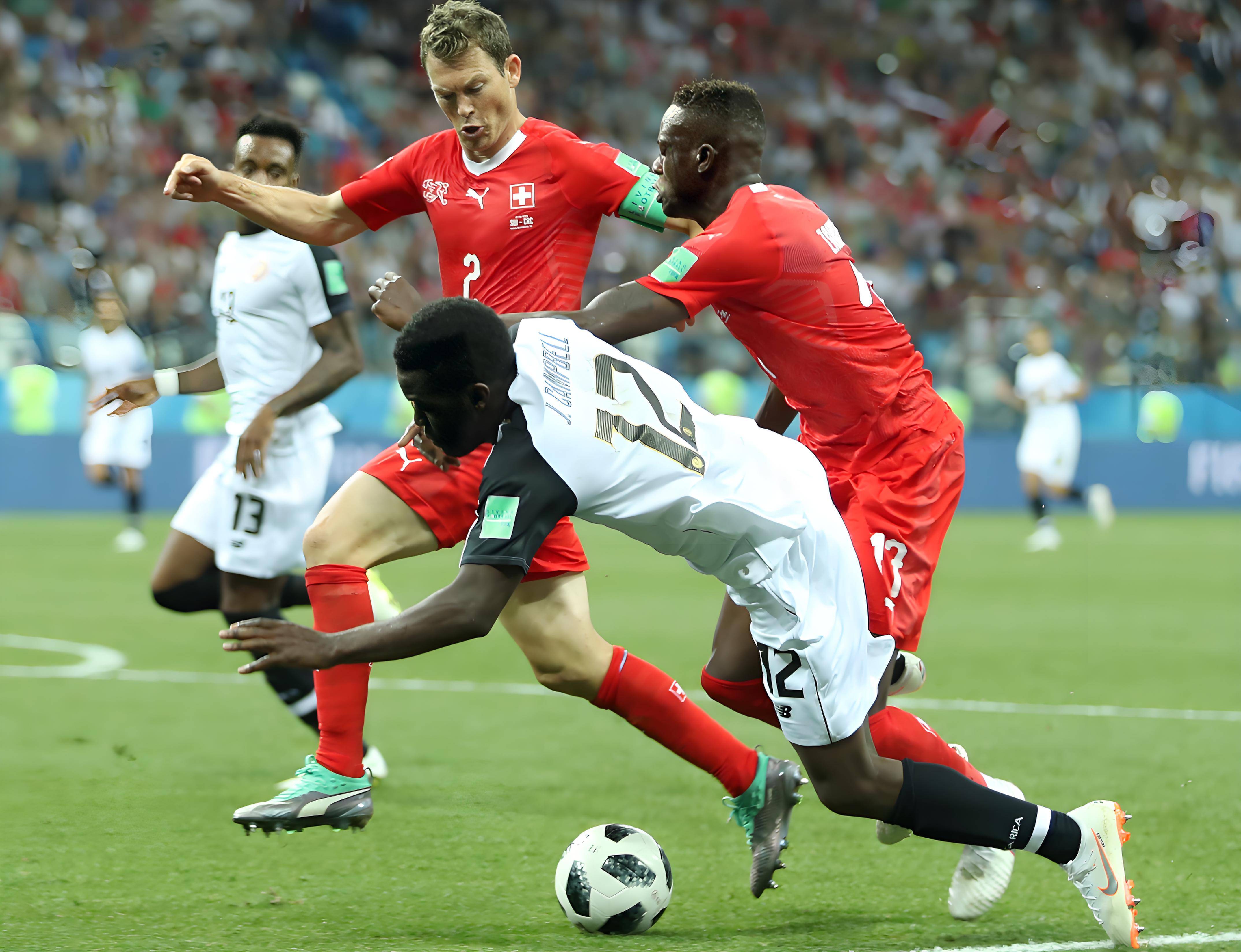 法国队与瑞士队激烈对抗，最终获胜