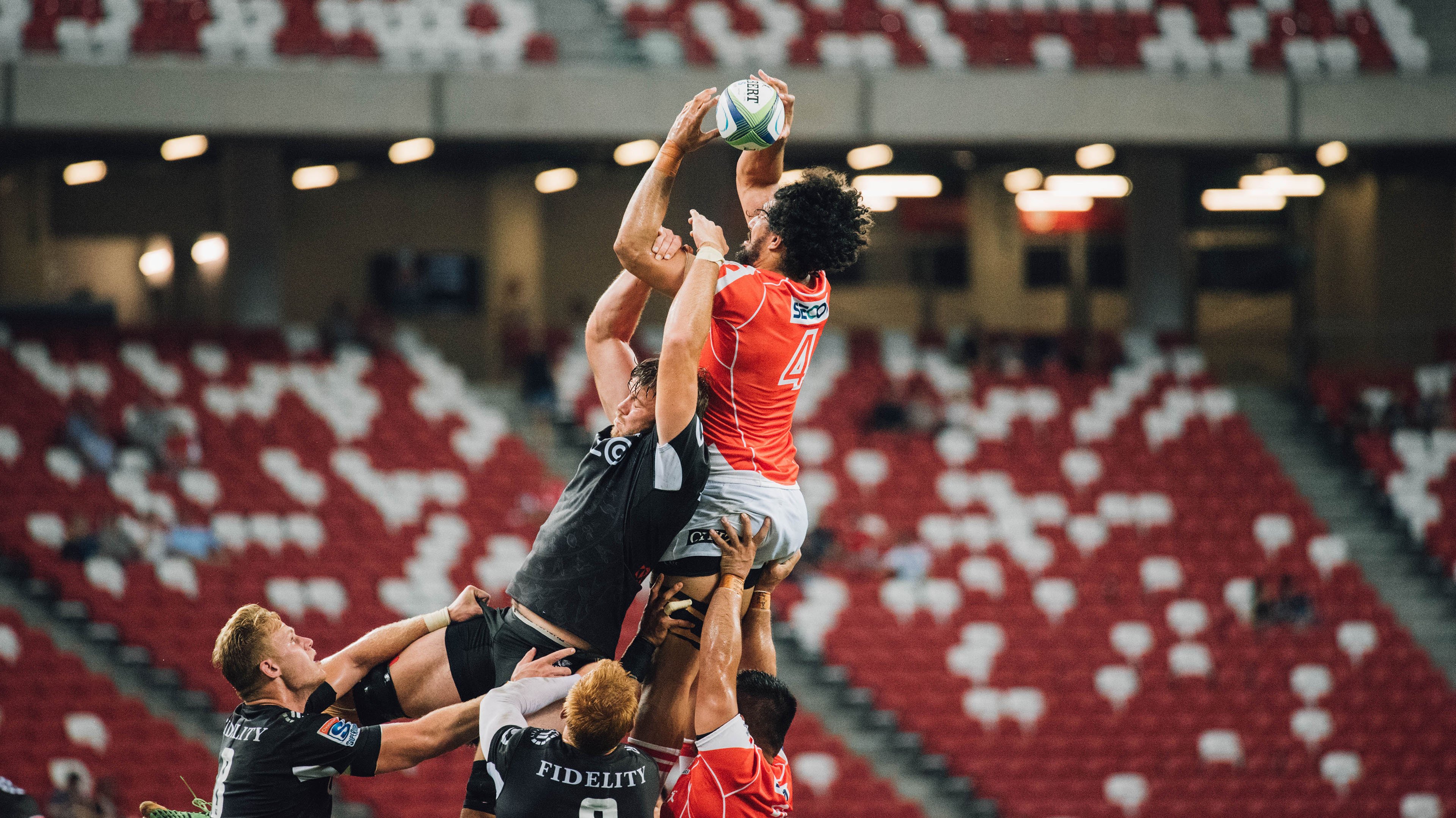 里昂关键战突围喀麦隆,拉亚攻防两端统治赛场