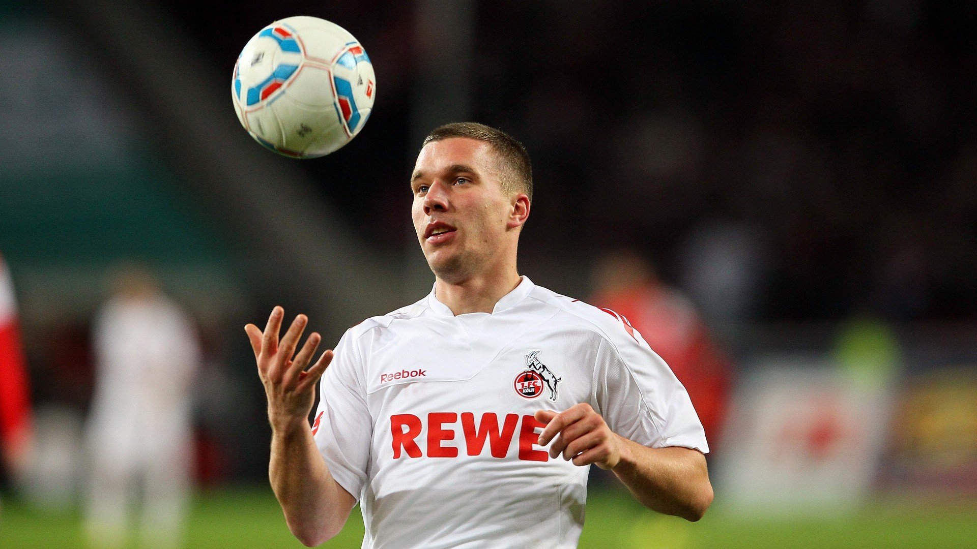 当红牛奔腾潘帕斯,奥亚尔萨瓦尔一肩扛起的,不止是胜利